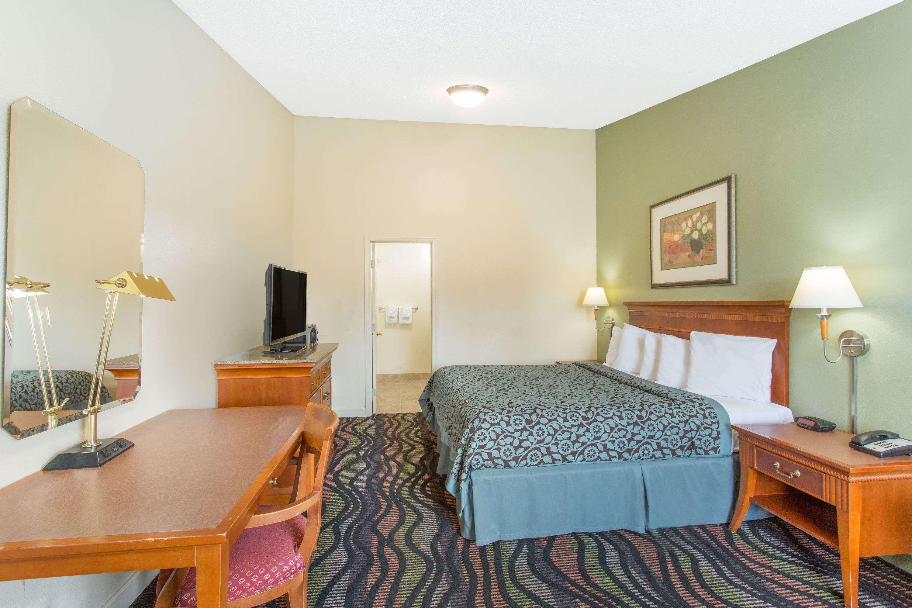 Days Inn By Wyndham Florence/I-95 North Экстерьер фото