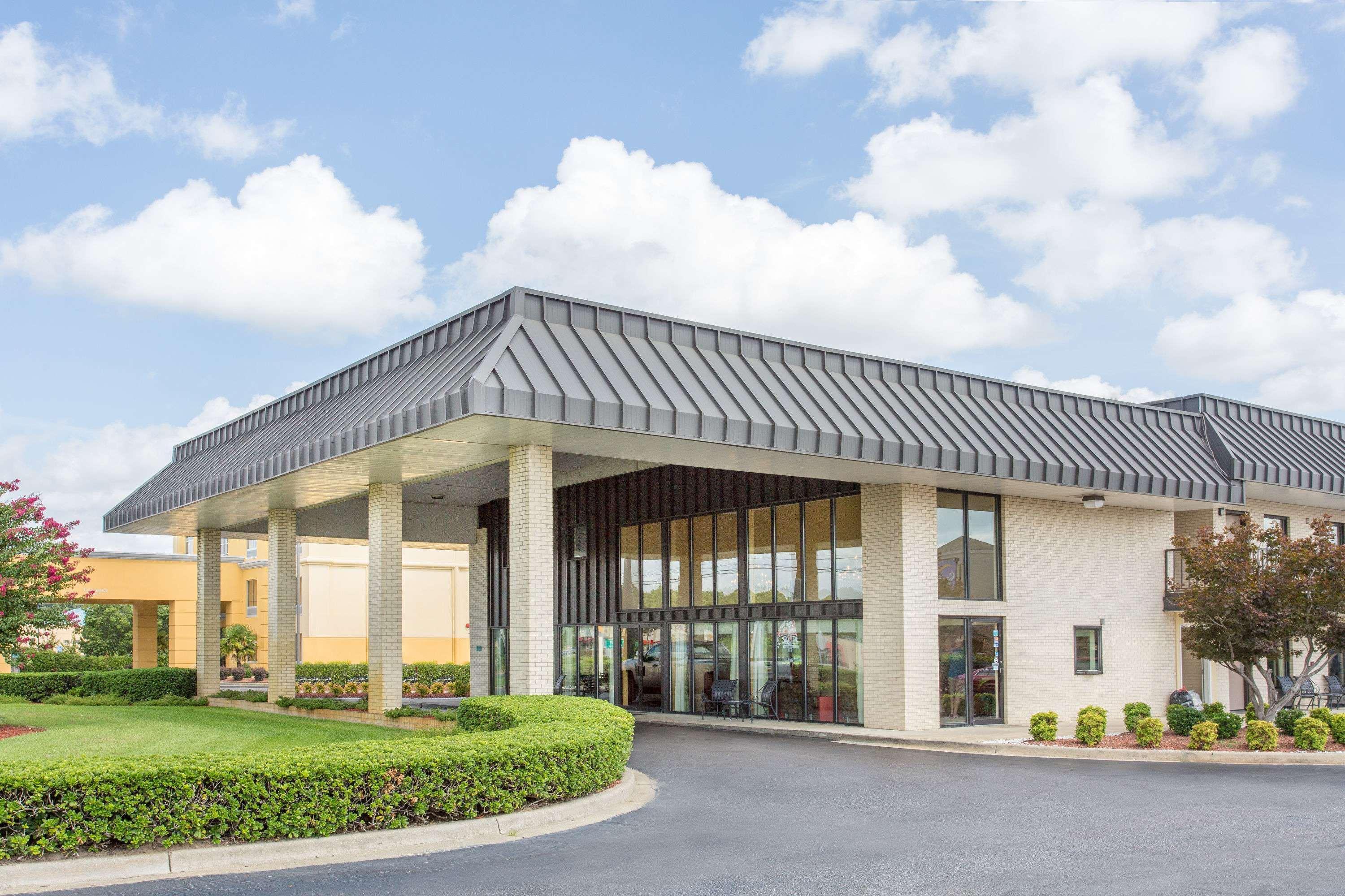 Days Inn By Wyndham Florence/I-95 North Экстерьер фото