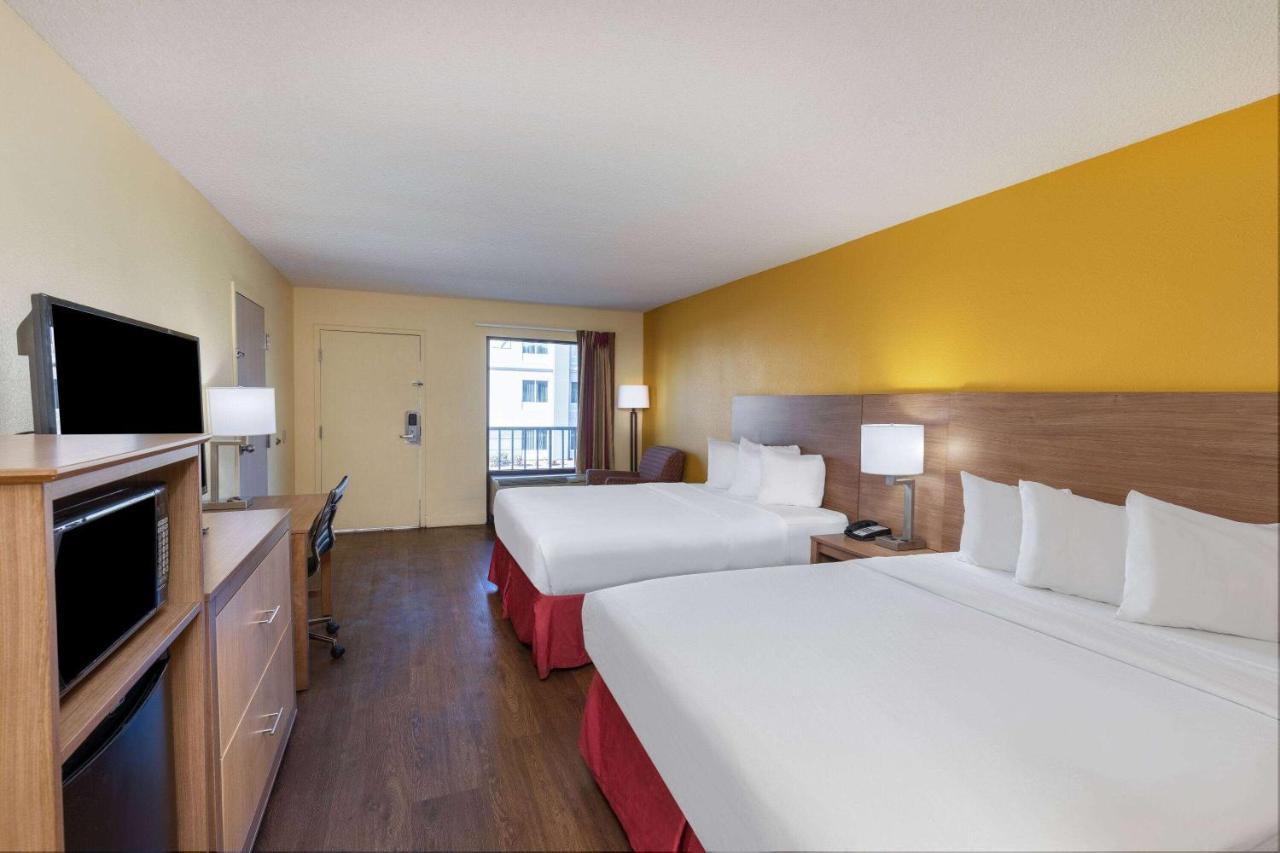 Days Inn By Wyndham Florence/I-95 North Экстерьер фото