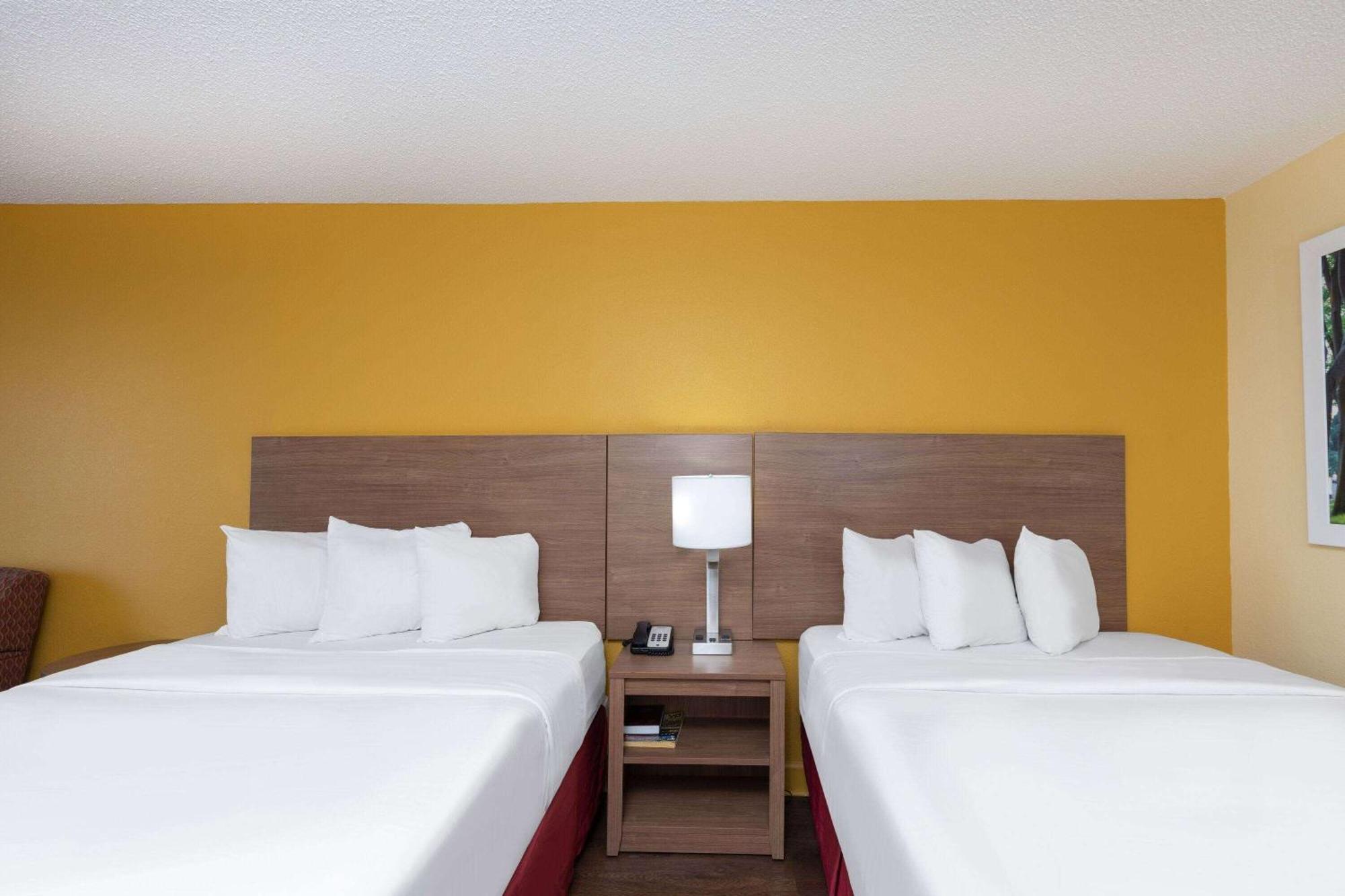 Days Inn By Wyndham Florence/I-95 North Экстерьер фото