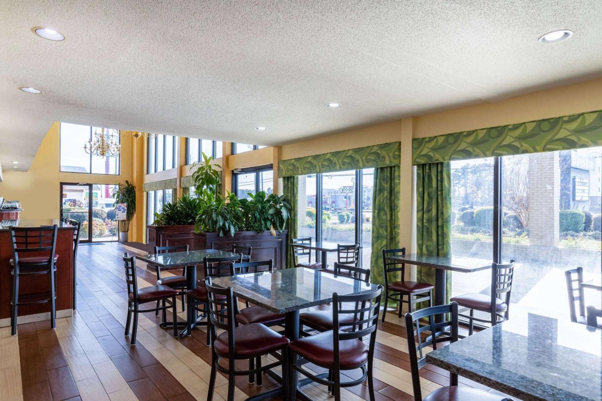 Days Inn By Wyndham Florence/I-95 North Экстерьер фото