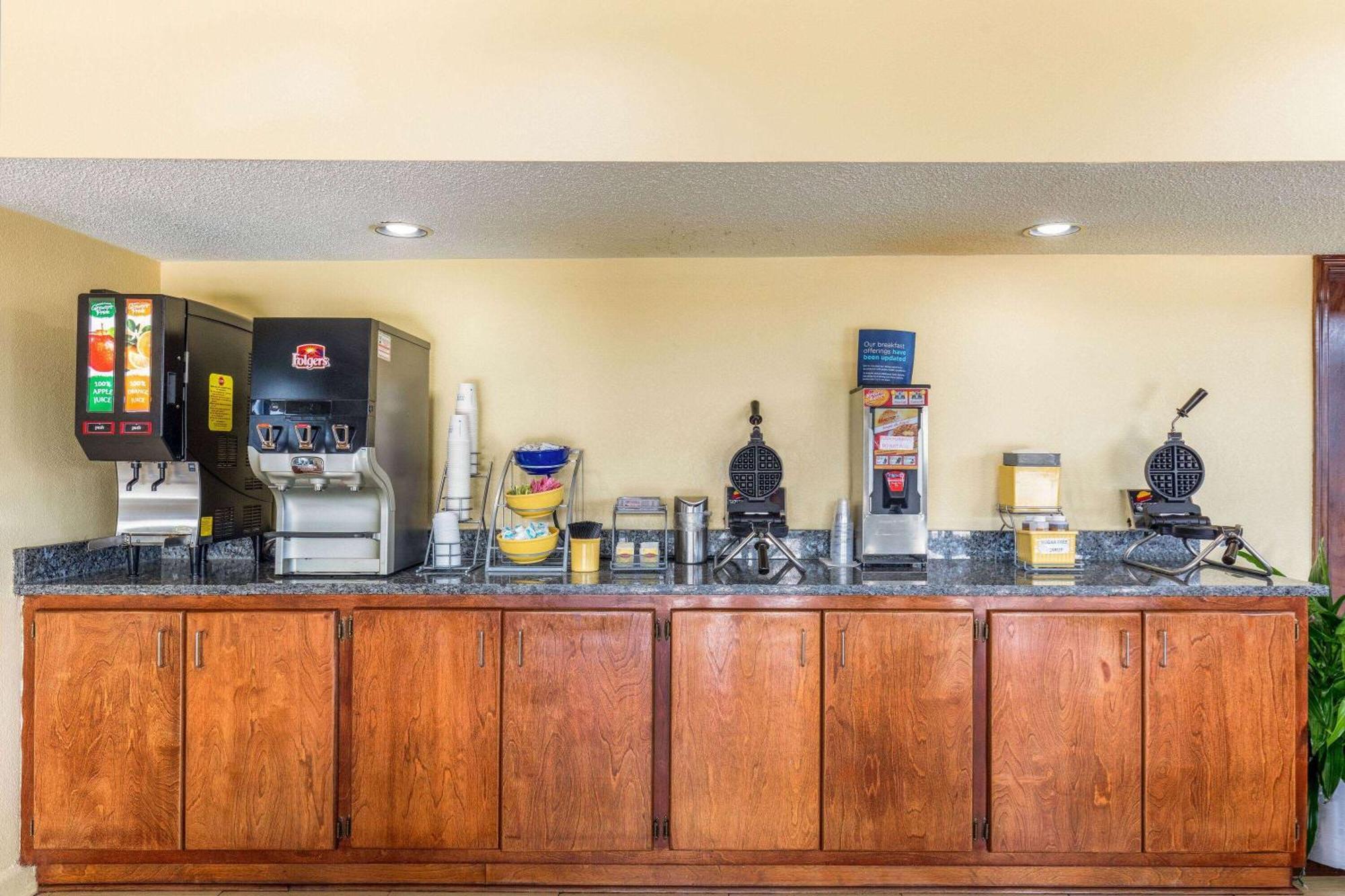 Days Inn By Wyndham Florence/I-95 North Экстерьер фото