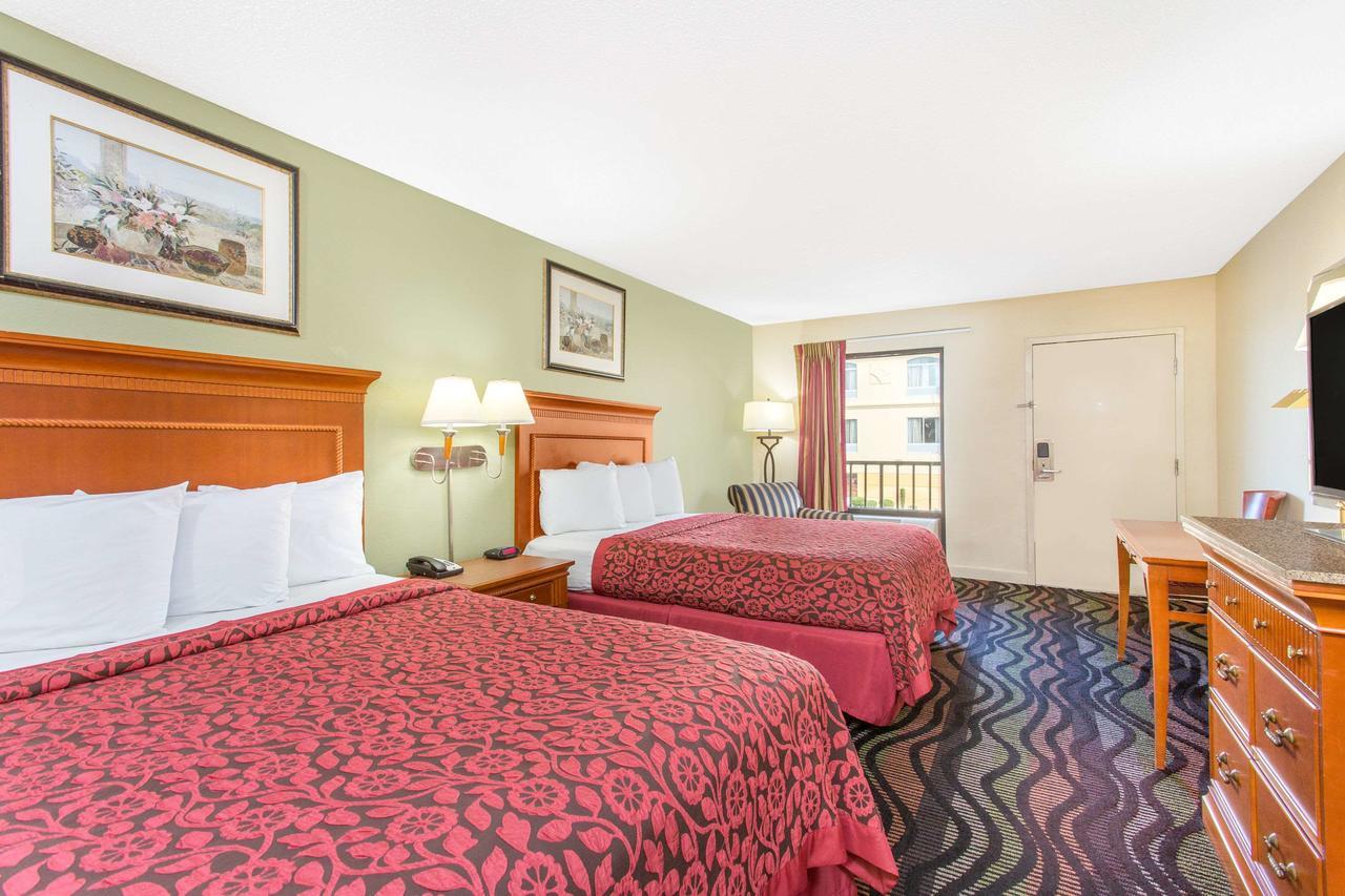 Days Inn By Wyndham Florence/I-95 North Экстерьер фото