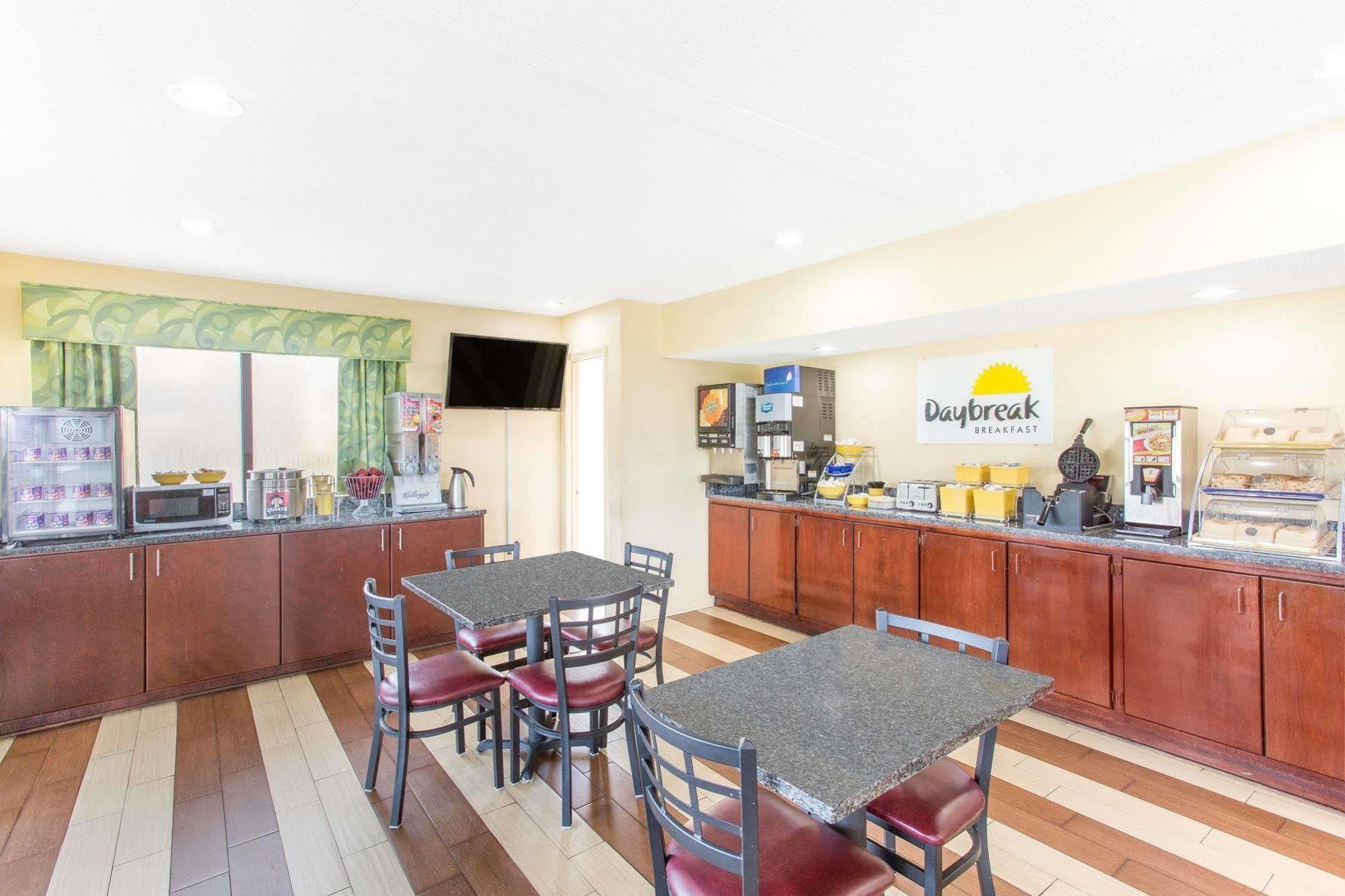 Days Inn By Wyndham Florence/I-95 North Экстерьер фото